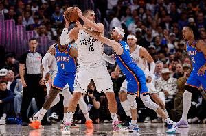 👀杰伦威：不想说赢了掘金就能夺冠 但对阵他们确实是一道坎