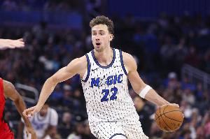 奥兰多支柱!小瓦格纳上半场9中6得16分3板2助 三分5中3