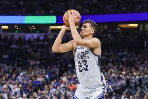 突然发力!席尔瓦内外开花连得7分 帮助魔术占据场上主动